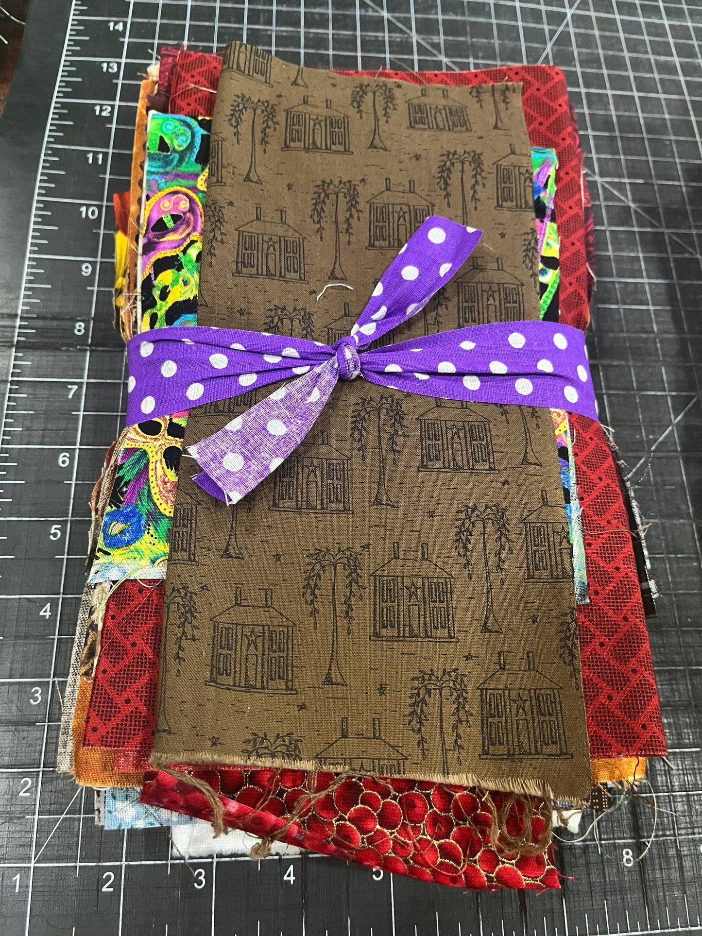 One-Pound Cotton Fabric Remnants: Quilting - Crafting Remnants / Fabric Stash Builder Fabrics / Eco-friendly Fabrics